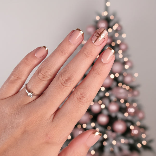 unghii false unghii press on instant nails unghii gel craciun model unghii auriu si nude unghii perfecte pentru craciun de la instant nails 