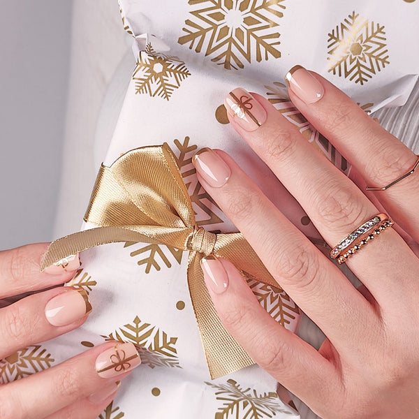 unghii false unghii press on instant nails unghii gel craciun model unghii auriu si nude unghii perfecte pentru craciun de la instant nails 