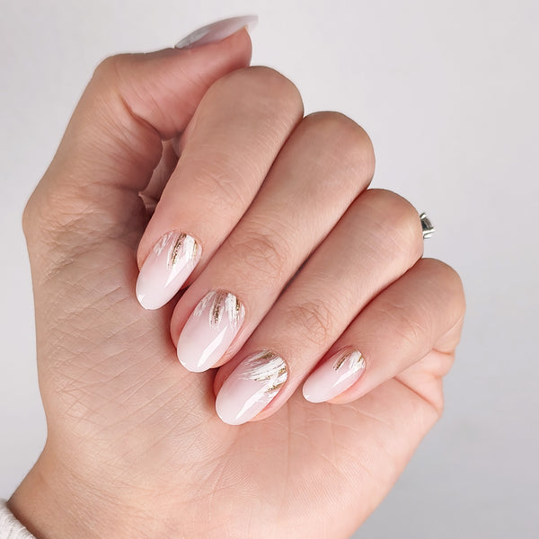 unghii press on instant nails unghii gel elegante model unghii milky white si cu accente aurii si albe unghii false instant nails