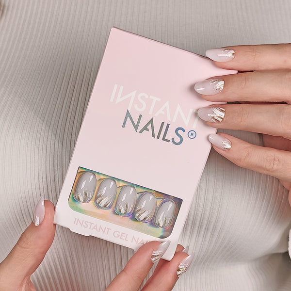 unghii press on instant nails unghii gel elegante model unghii milky white si cu accente aurii si albe unghii false instant nails