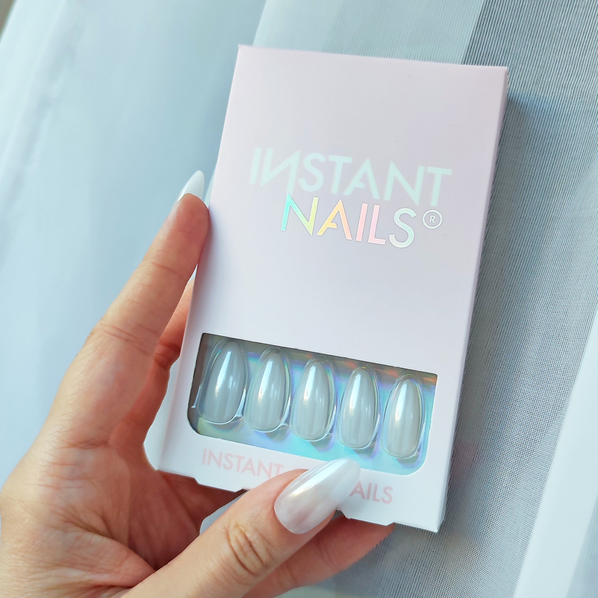 unghii false instant nails - unghii efect gel gata de aplicat, model glazed donut. Unghiile false Instant Nails sunt unghii tip press on care se aplica rapid si simplu si arata ca o manichirua de gel realizata profesionist la salon.