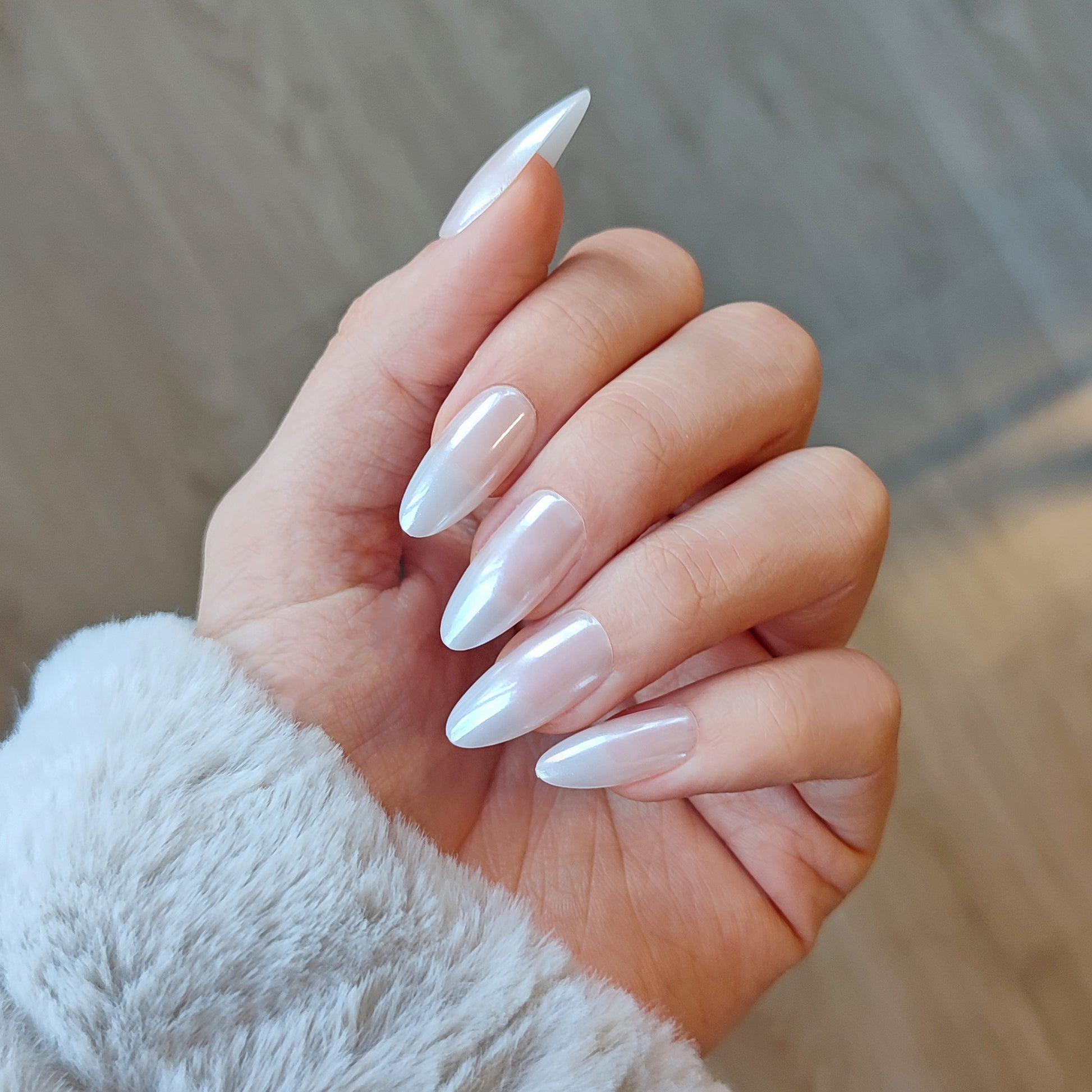 unghii false instant nails - unghii efect gel gata de aplicat, model glazed donut. Unghiile false Instant Nails sunt unghii tip press on care se aplica rapid si simplu si arata ca o manichirua de gel realizata profesionist la salon.